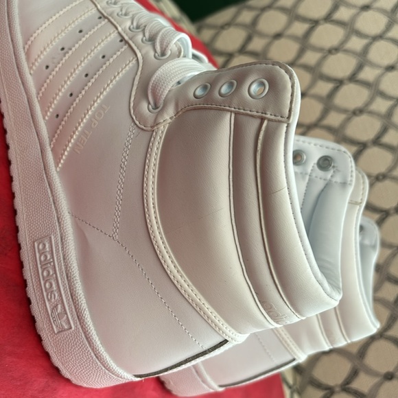 Adidas hi top basketball shoes - Picture 2 of 5